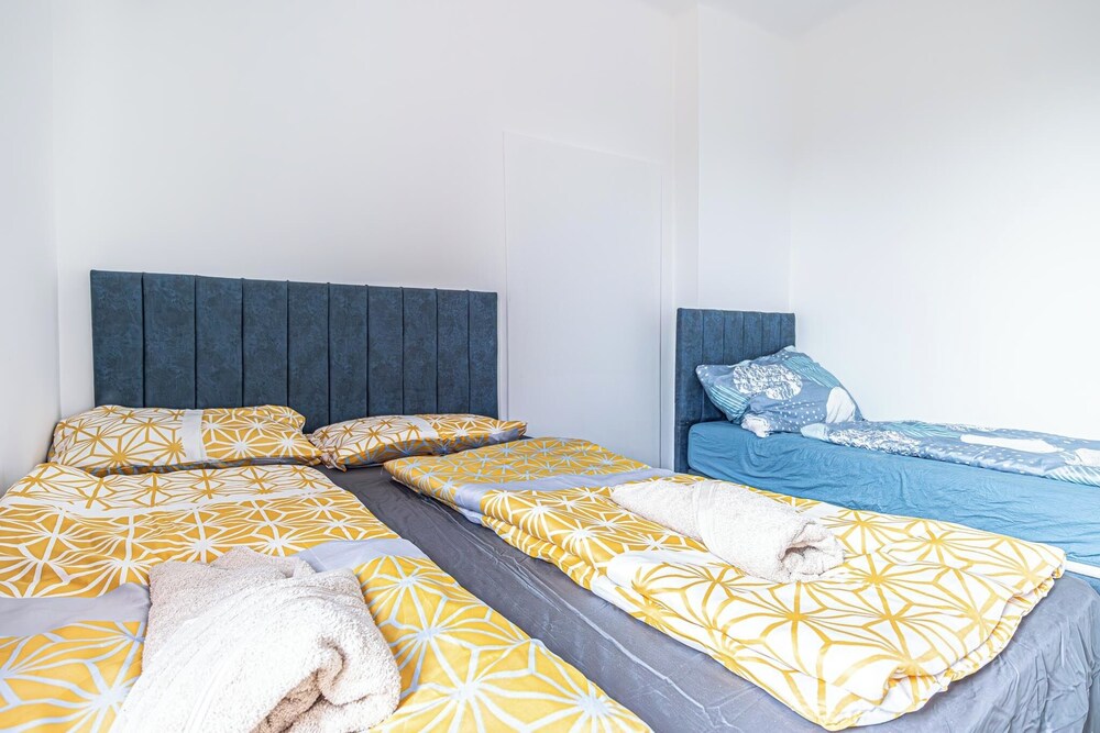 Cozy House Terrace &Garden Sleeps 34