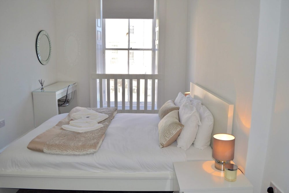Spacious 3 Bedroom Flat in the City Centre