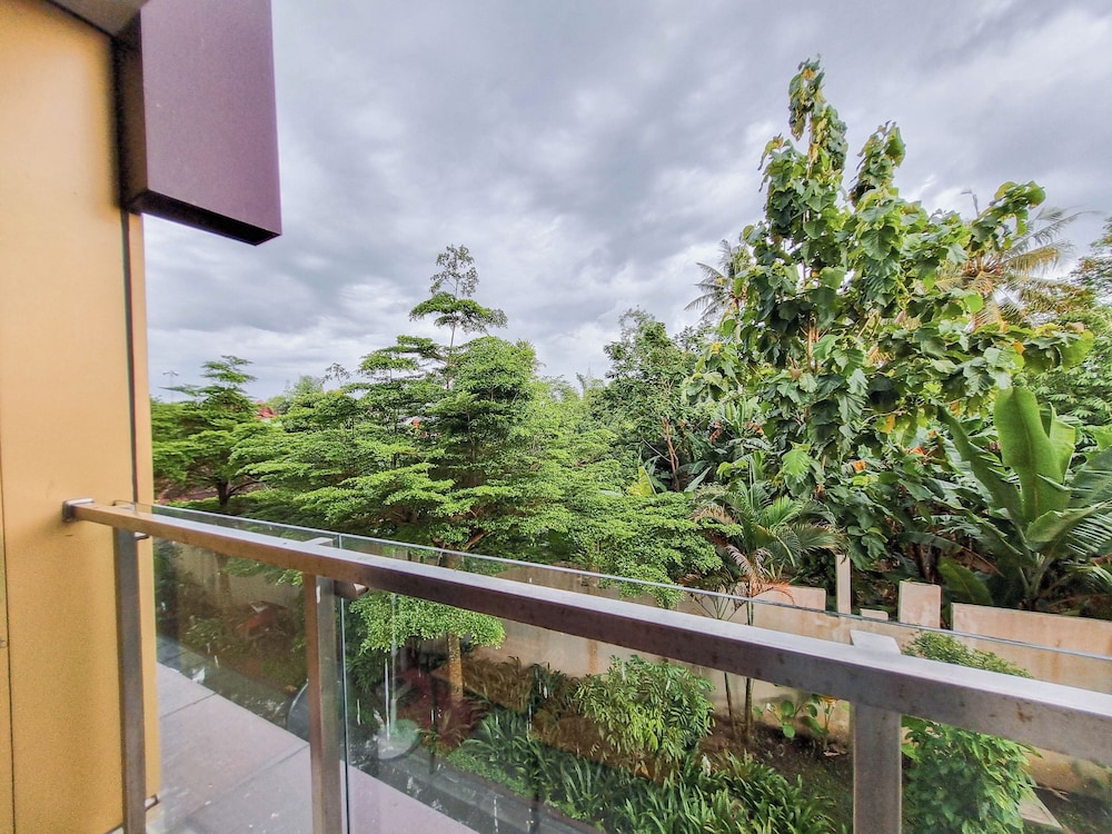 Comfortable And Spacious Studio At Patraland Amarta Apartment