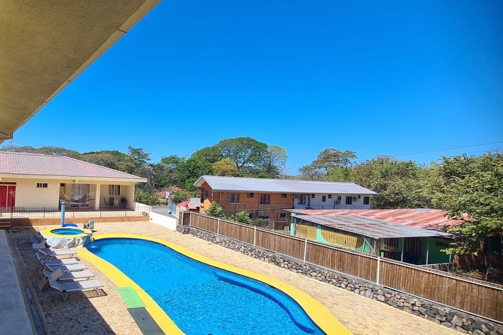 Hotel Hermosa Paradise - Image 1