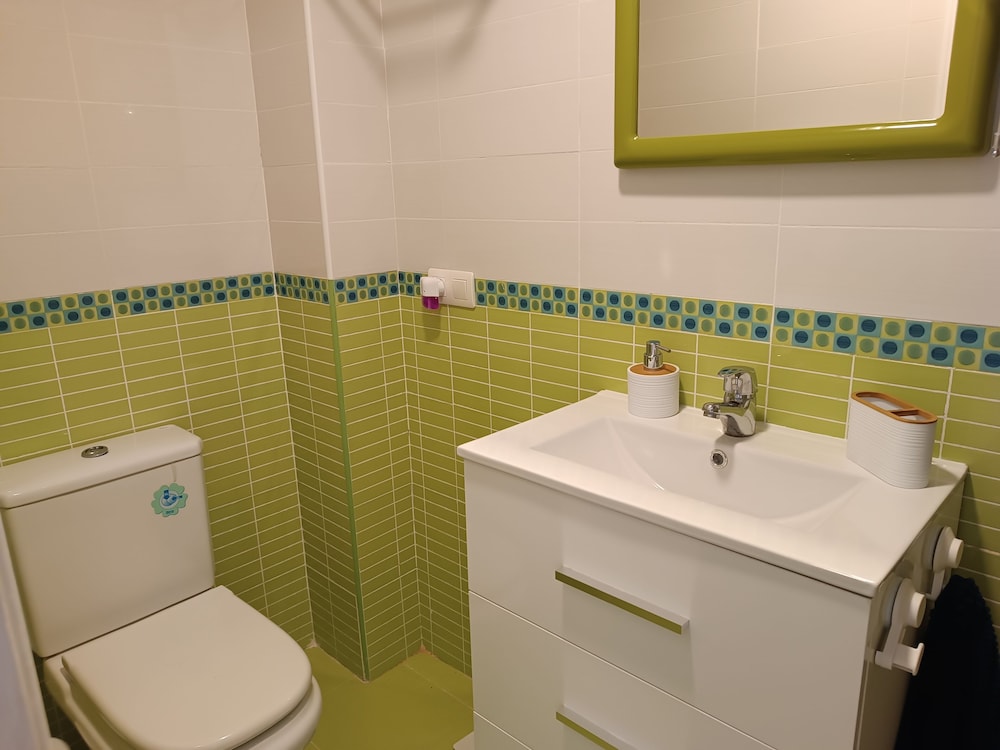 Amazing & Renovated 2-bedroom Flat in Fuengirola