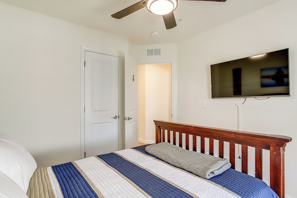 Walk to Dtwn: Waterfront Eastern Shore Townhome!