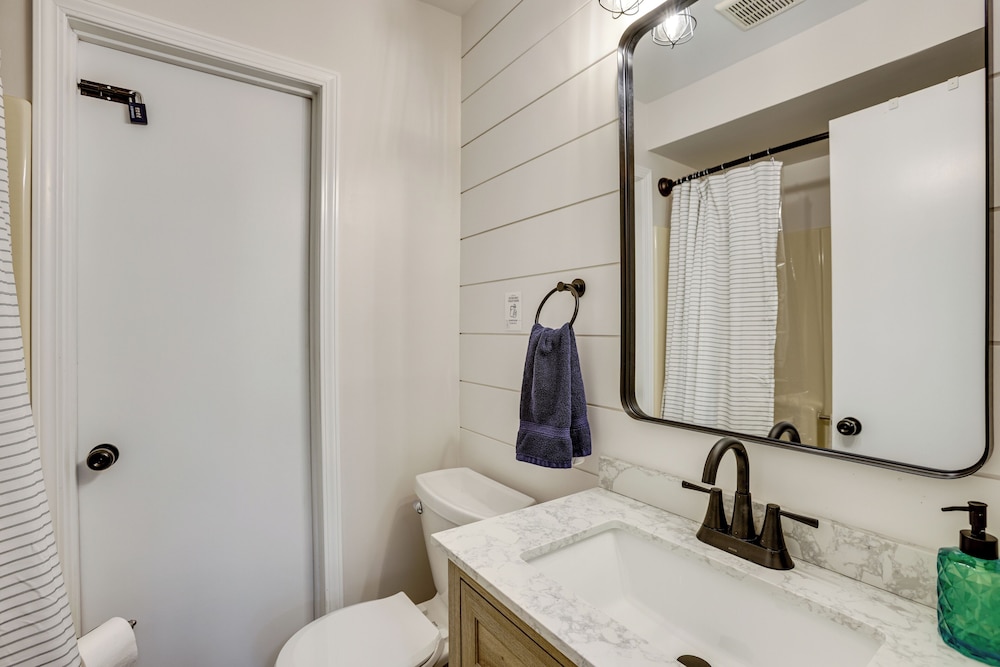 Fisher's Paradise: Lakefront Cottage in Baldwin!