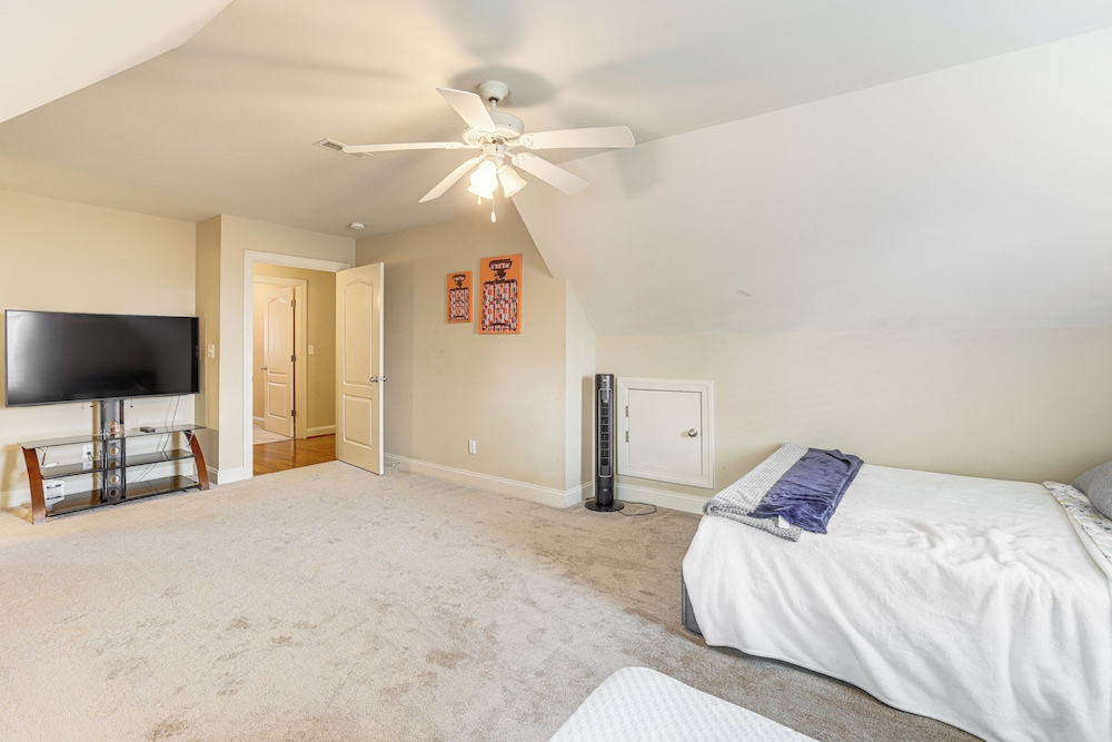 Home Theater & Yard: Family Retreat in Bessemer