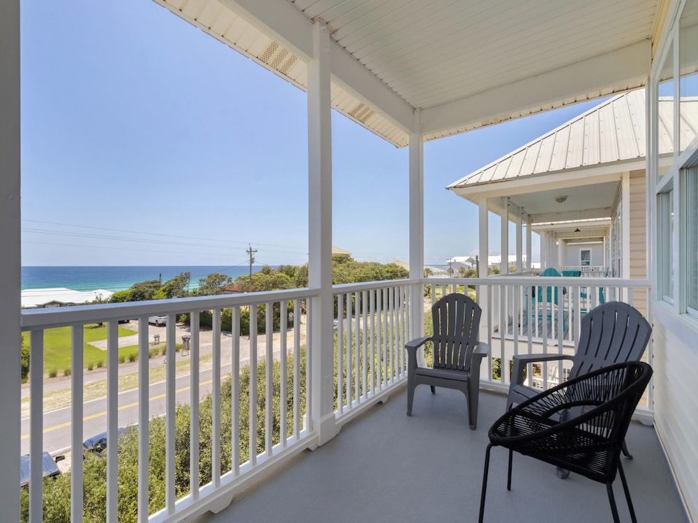 Sunset On Seabreeze by Southern Vacation Rentals