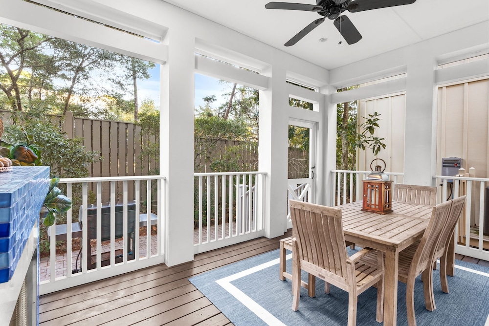 Seagrove Gardens Mins to the Beach Santa Rosa Retreat w Golf Cart A Design