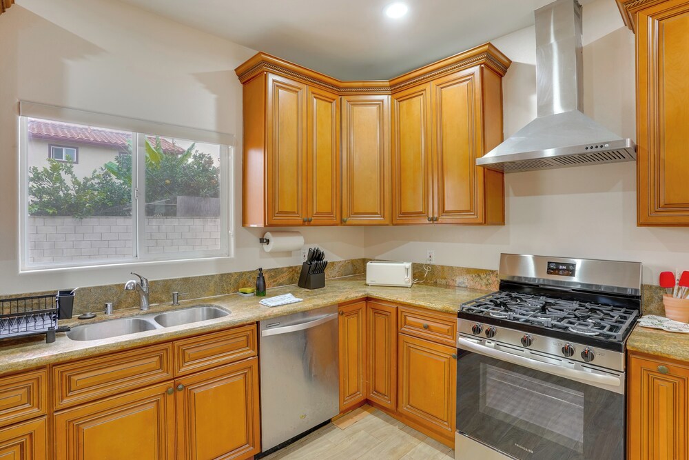 Explore the OC Coast! Midway City Home w/ Yard