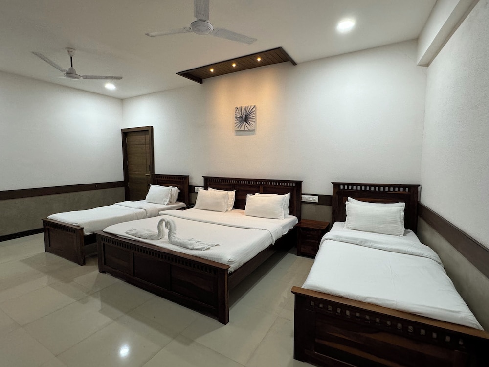 Col's Hotel Uphaar