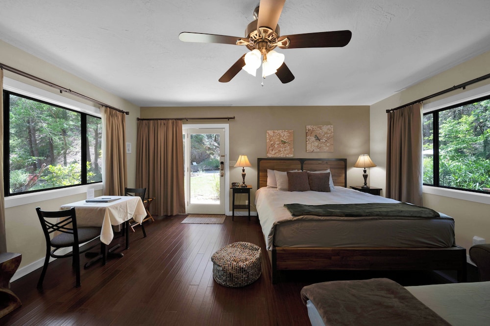 The Inn at Shasta Lake