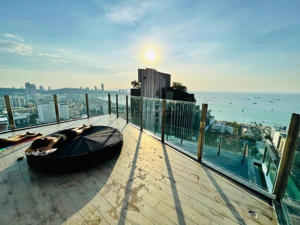 Central Location, Amazing Infinity Pool Near Beach