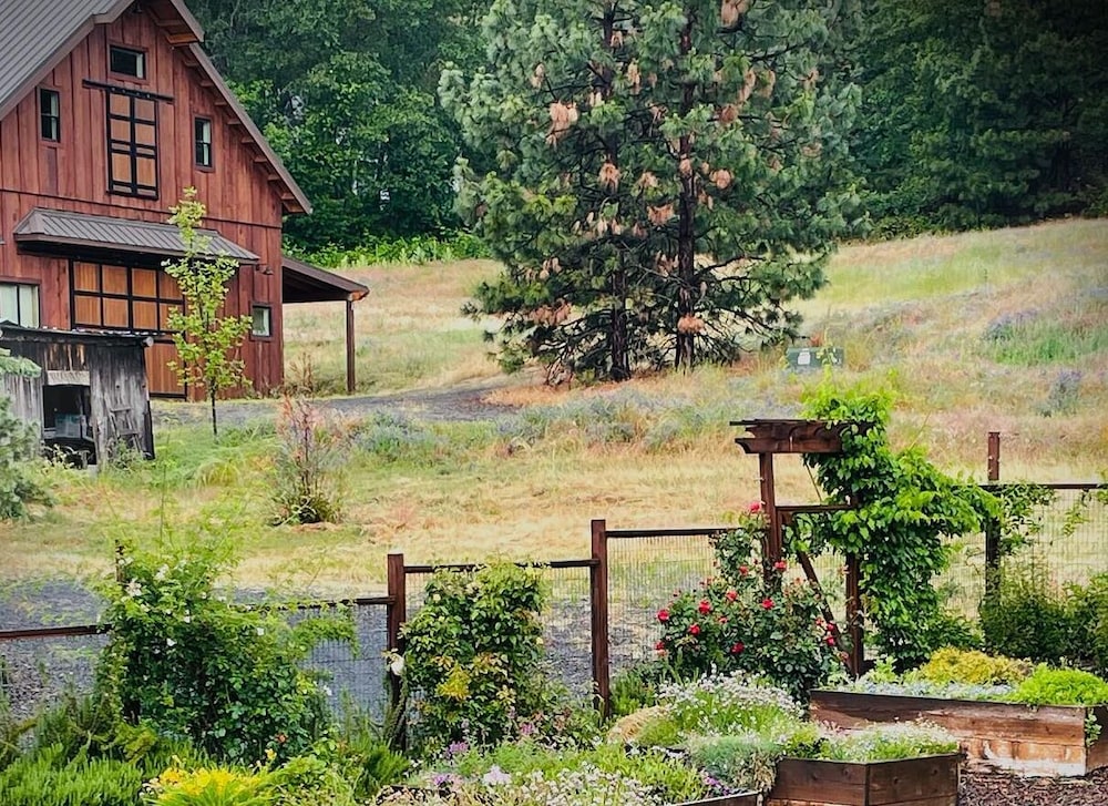 Ashland Vacations - Country Willows Inn and Estate - Property Image 12