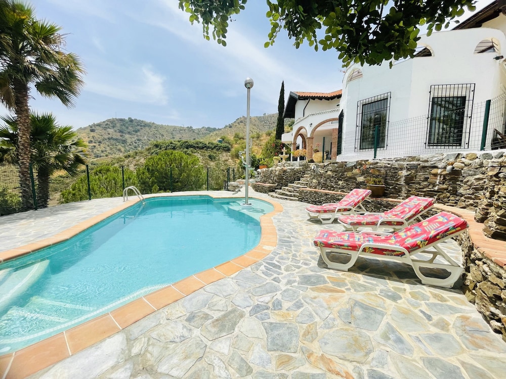 Casa Rural Comares con Piscina Privada by At Home