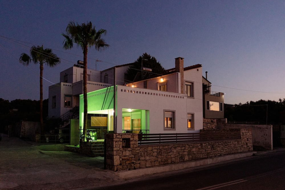 La Hacienda Cozy Home