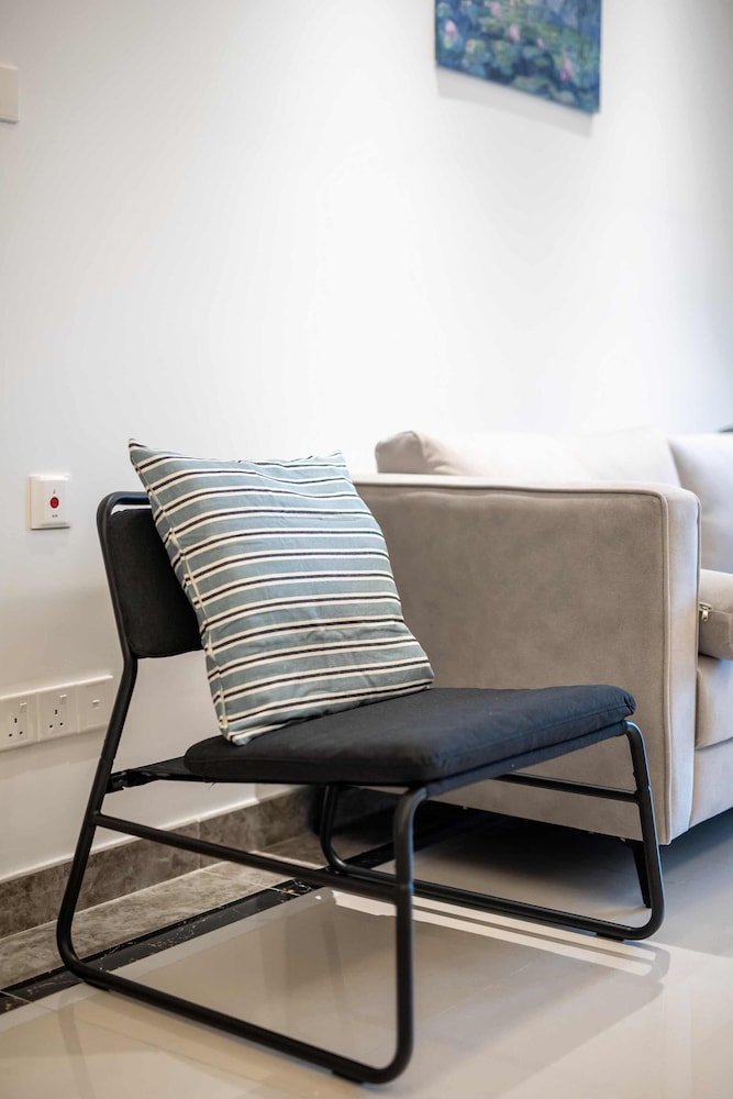 2BR R&F Phase2, CIQ R&F Mall, Free Parking