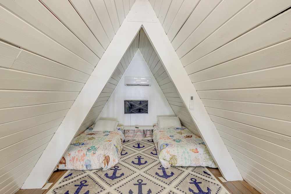 Unique A-frame Beach House: 'the Beacon at Oib'