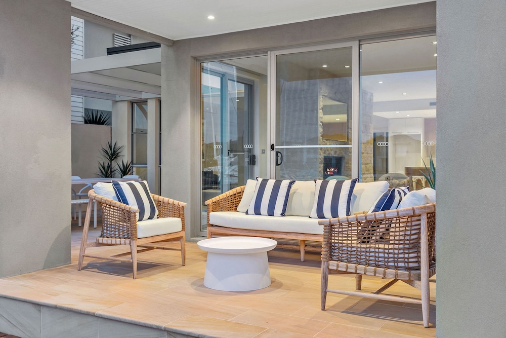 Waterfront Martha Cove Getaway 250m From Beach