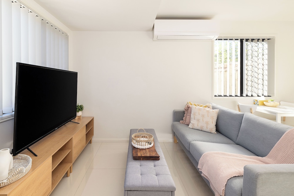 Smart Suites Self Check-in Apartments - 144 Dixon