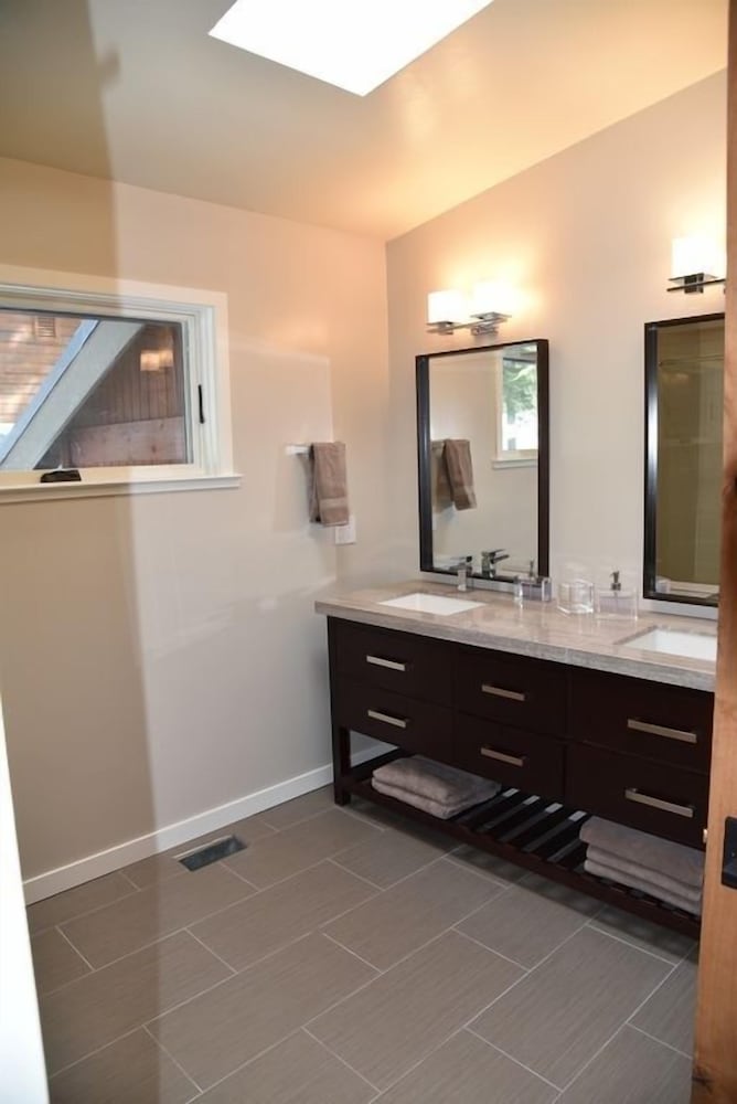 2375s Sierra House Retreat 4 Bedroom Home