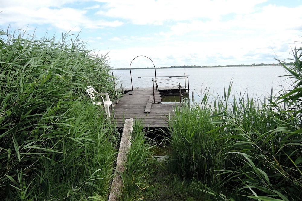 Lakeside Agritourism Retreat in Kolczewo