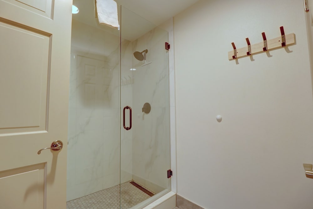 Pp212 Passage Point 2 Bedroom Condo