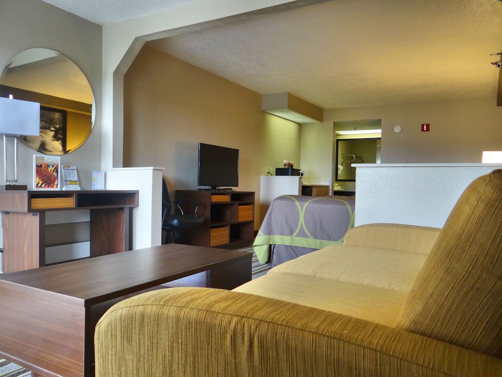 Super 8 by Wyndham Pigeon Forge Dollywood Lane - Property Image 18