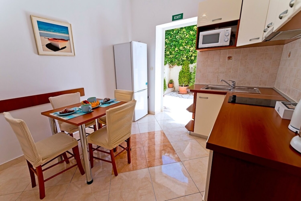 Ina2 - Modern and Cosy - A2