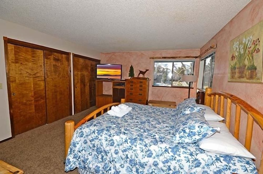 2085 Slalom Court 4 Bedroom Home by RedAwning