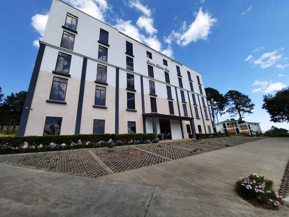 HOTEL SIERRA NORTE INN - Image 1