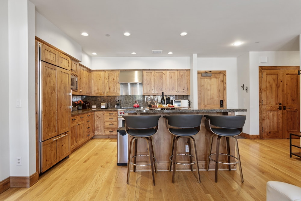 302 - Three Bedroom Shooting Star 3 Condo