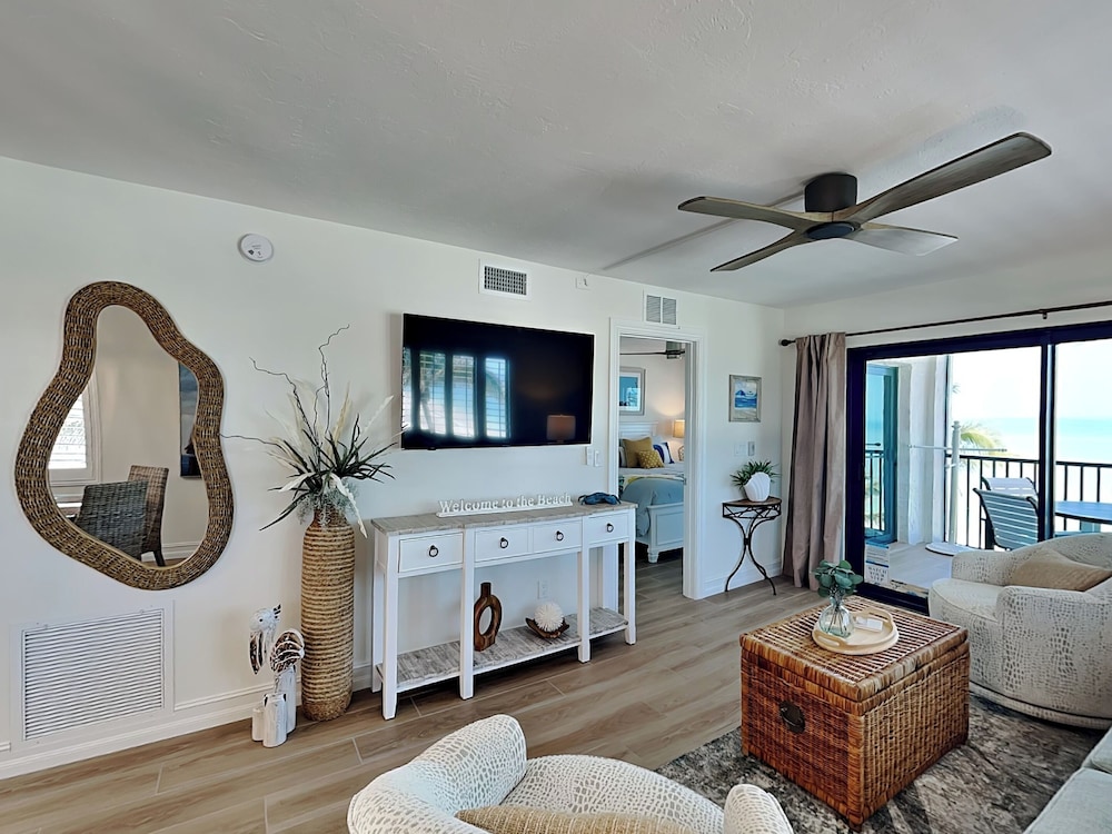 Seaside 4 by Distinctive Beach Rentals