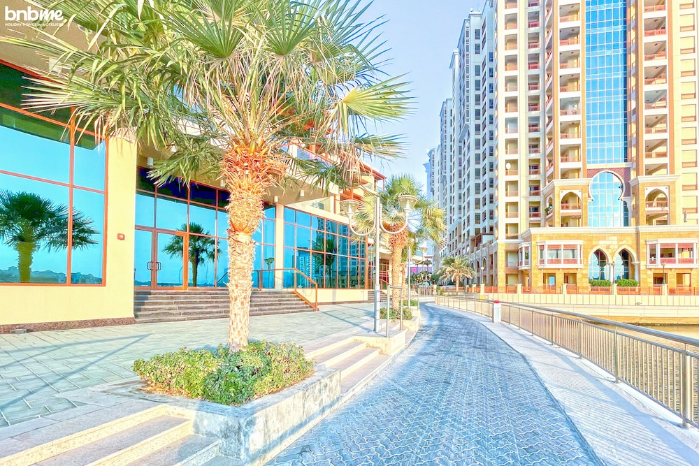bnbme | Palm Views West | STUDIO