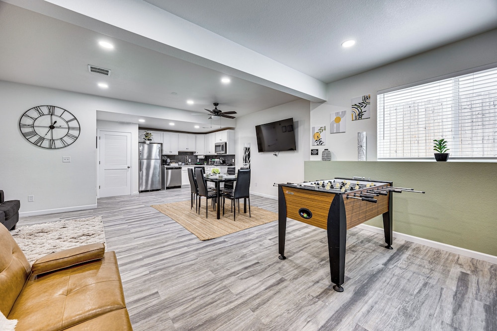 8 Mi to Usafa! Hot Tub Haven in Colorado Springs
