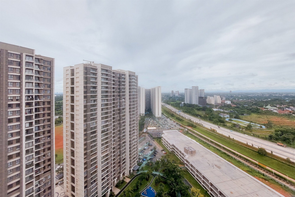 Elegant and Comfort 3BR at Sky House BSD Apartment