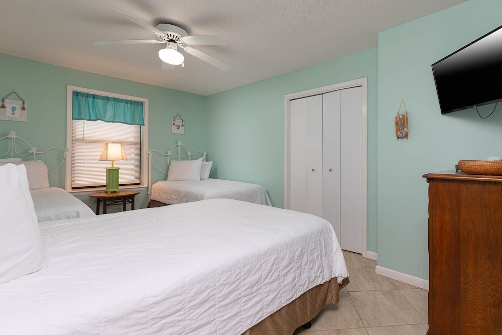 Phoenix East 211 3 Bedroom Condo