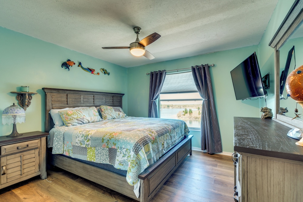 2 Mi to Ocean: Home w/ Pool in Hernando Beach!