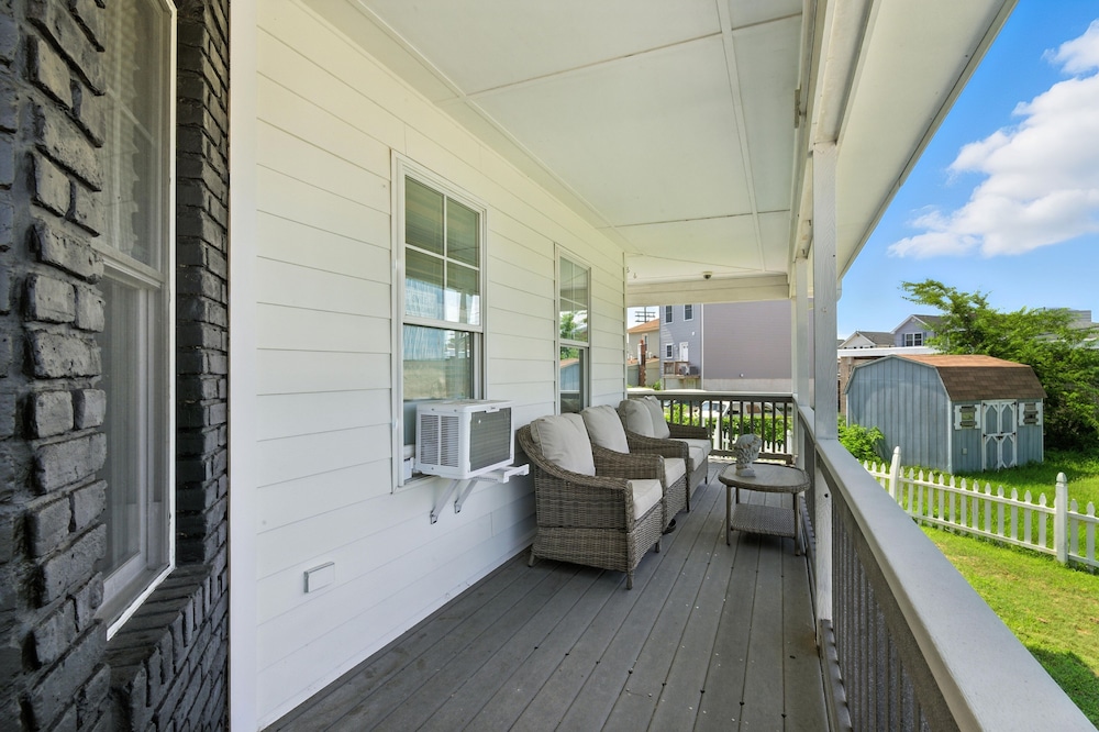 Stylish 3br Retreat Walk To Beach & Boardwalk 3 Bedroom Home