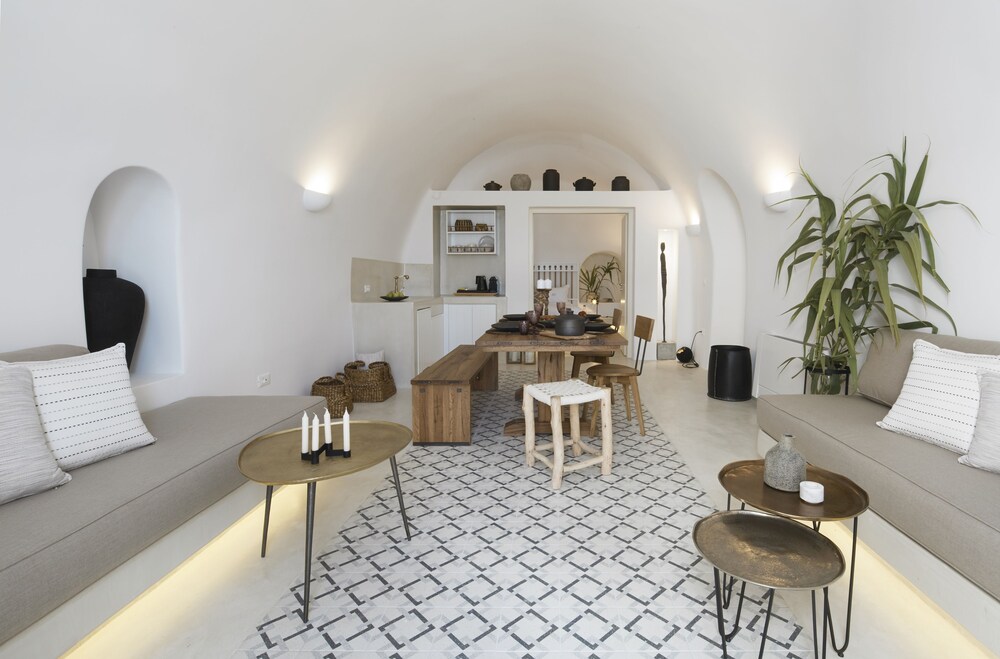 White and Co. La Torre Suites