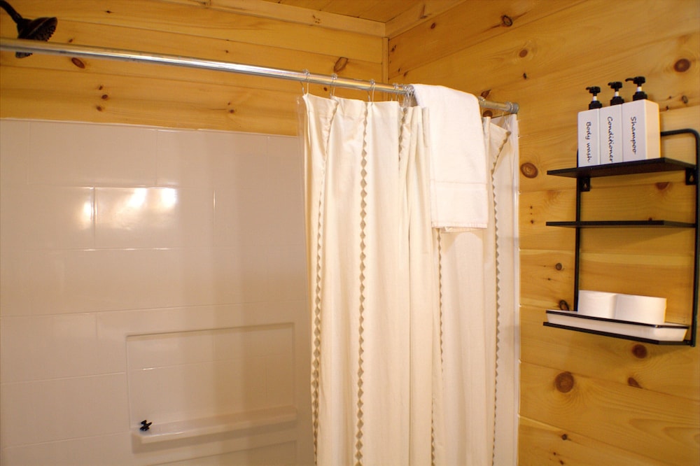 Vixen Run 4 Bedroom Cabin