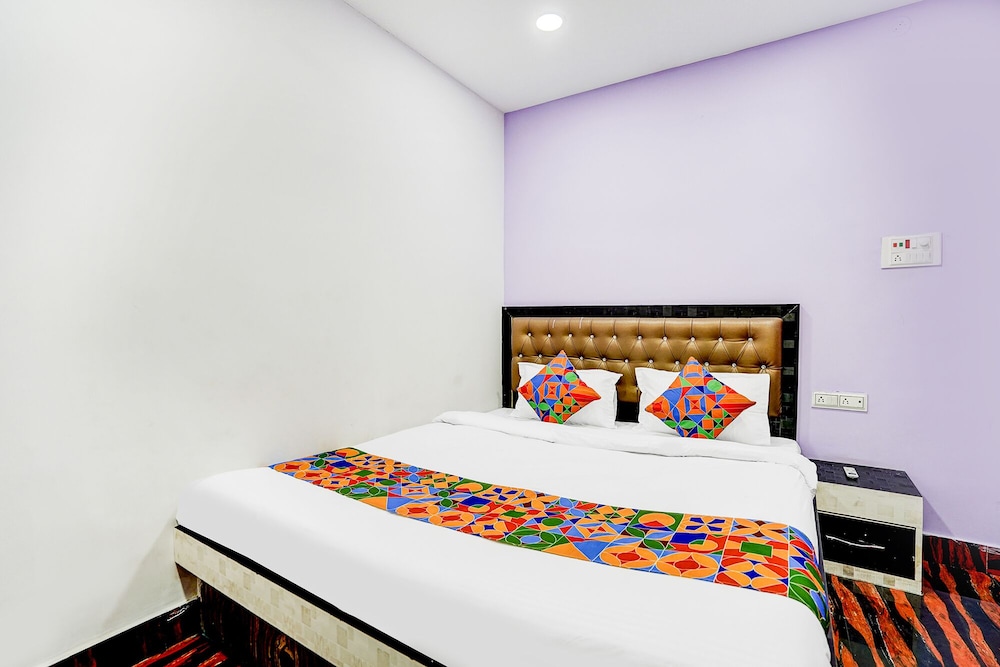 Fabhotel Triotel Inn