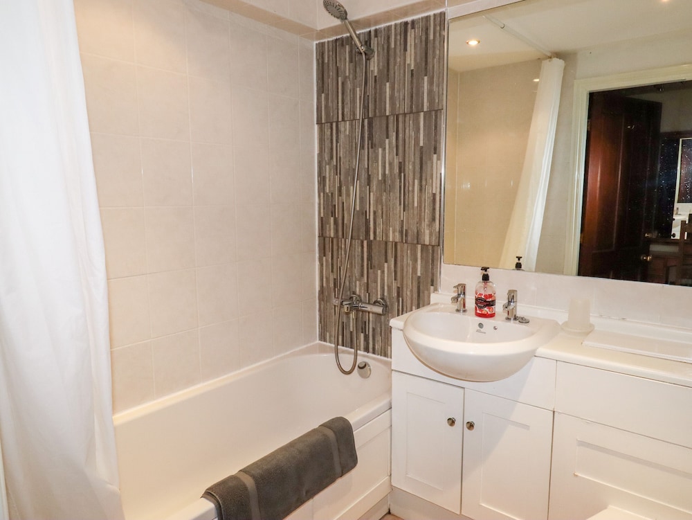Stoke-on-trent Vacations - Meadow Place - Property Image 6
