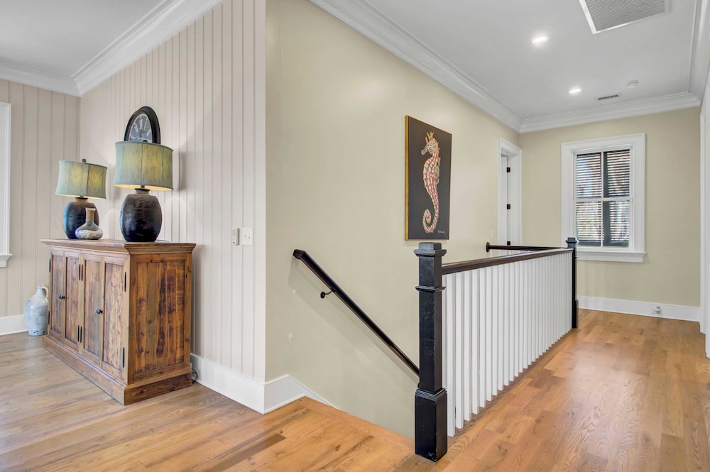 Steps to the Beach! Pool, Gym, Game Room, Movie Theater 3301 Palm by Avantstay