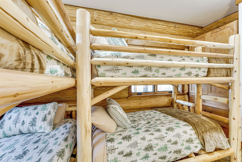 Cabin 3/4 Mi to Red River Ski & Summer Area