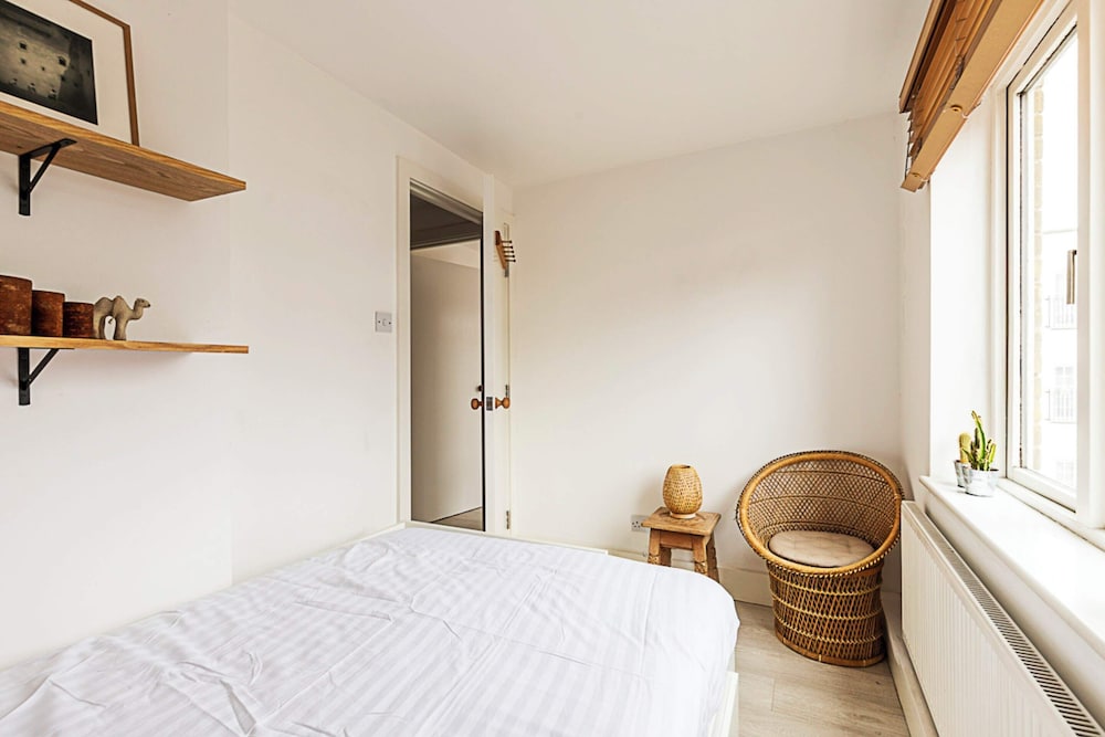 Tranquil 2 Bedroom Apartment in East London