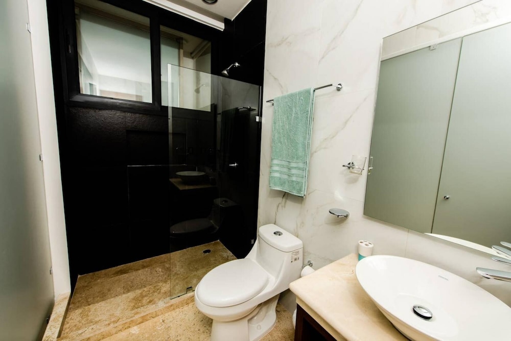 Dream Penthouse 2BR Steps to Beach Downtown Location view 5