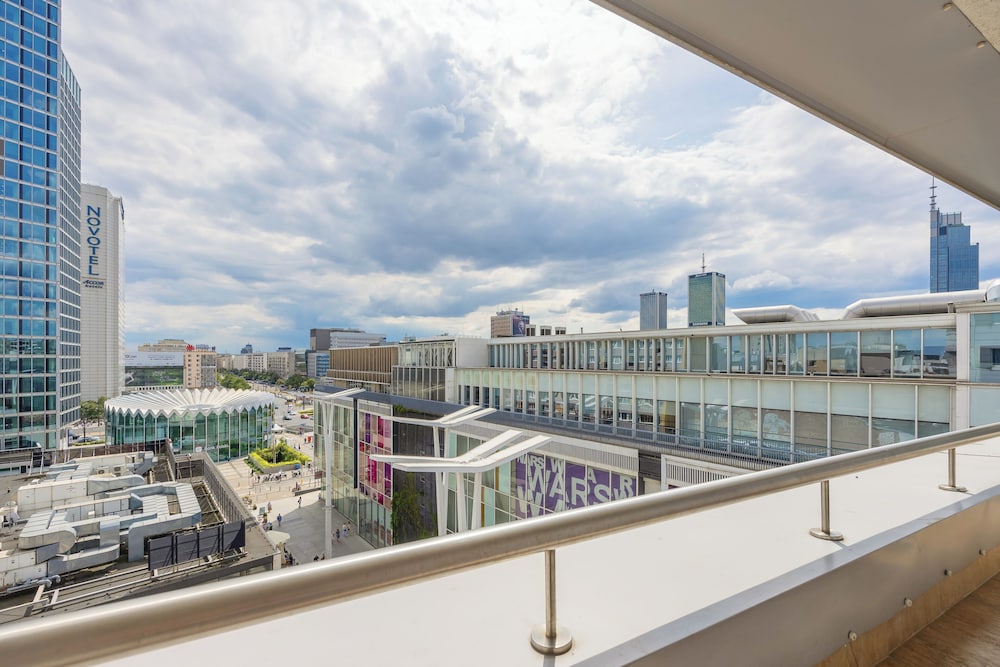 Warsaw Studio in City Center by Renters