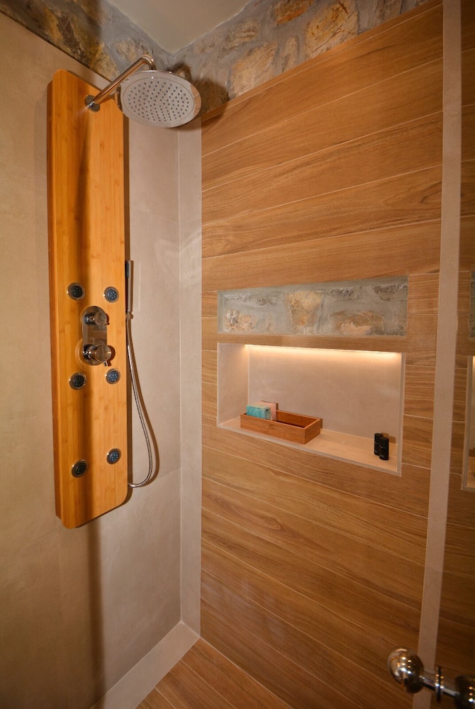Villasonboard Rock Villa 3bed Jacuzzi Seaside view 4