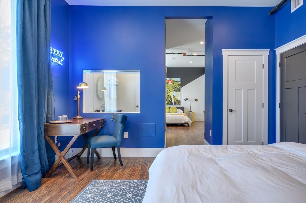 Historic B&B in Heart of ATX - 3 Suites Sleeps 10 view 3