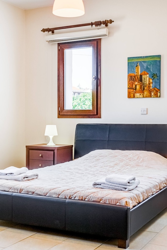 Villa Nikolina - 5 En-suite Bedrooms