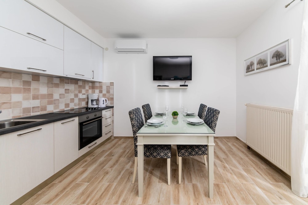 Apartments Miramar