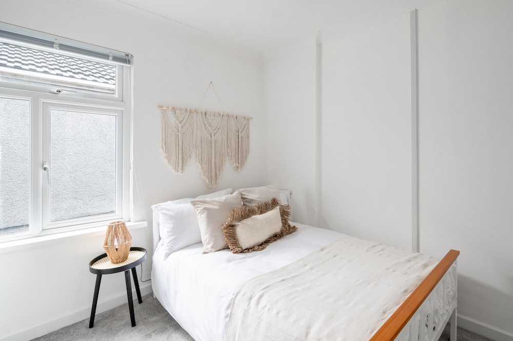 96 Caerleon Road Apartment C view 2